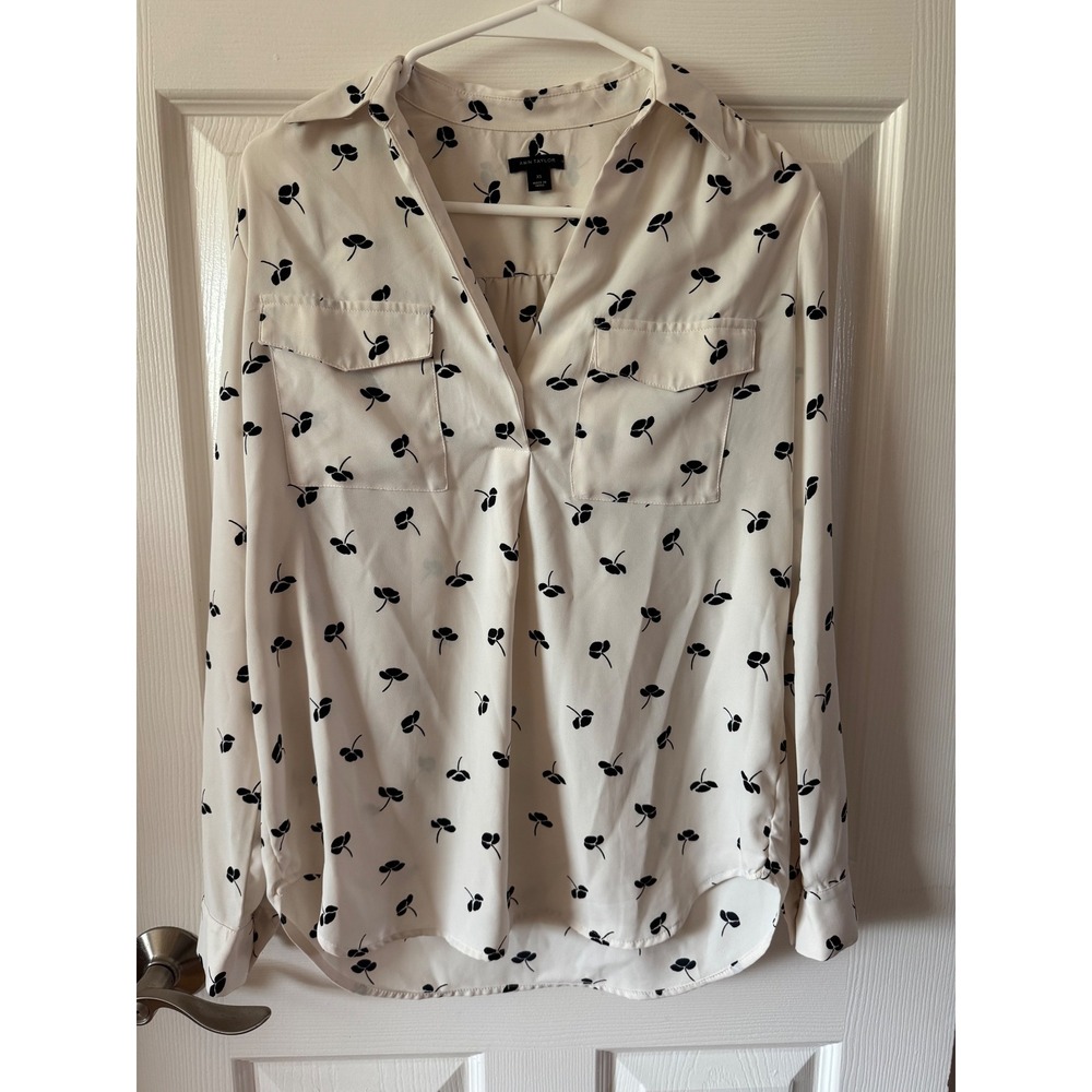 Ann Taylor Floral Camp Shirt Women Size X-Small Cream Black Split Neck‎